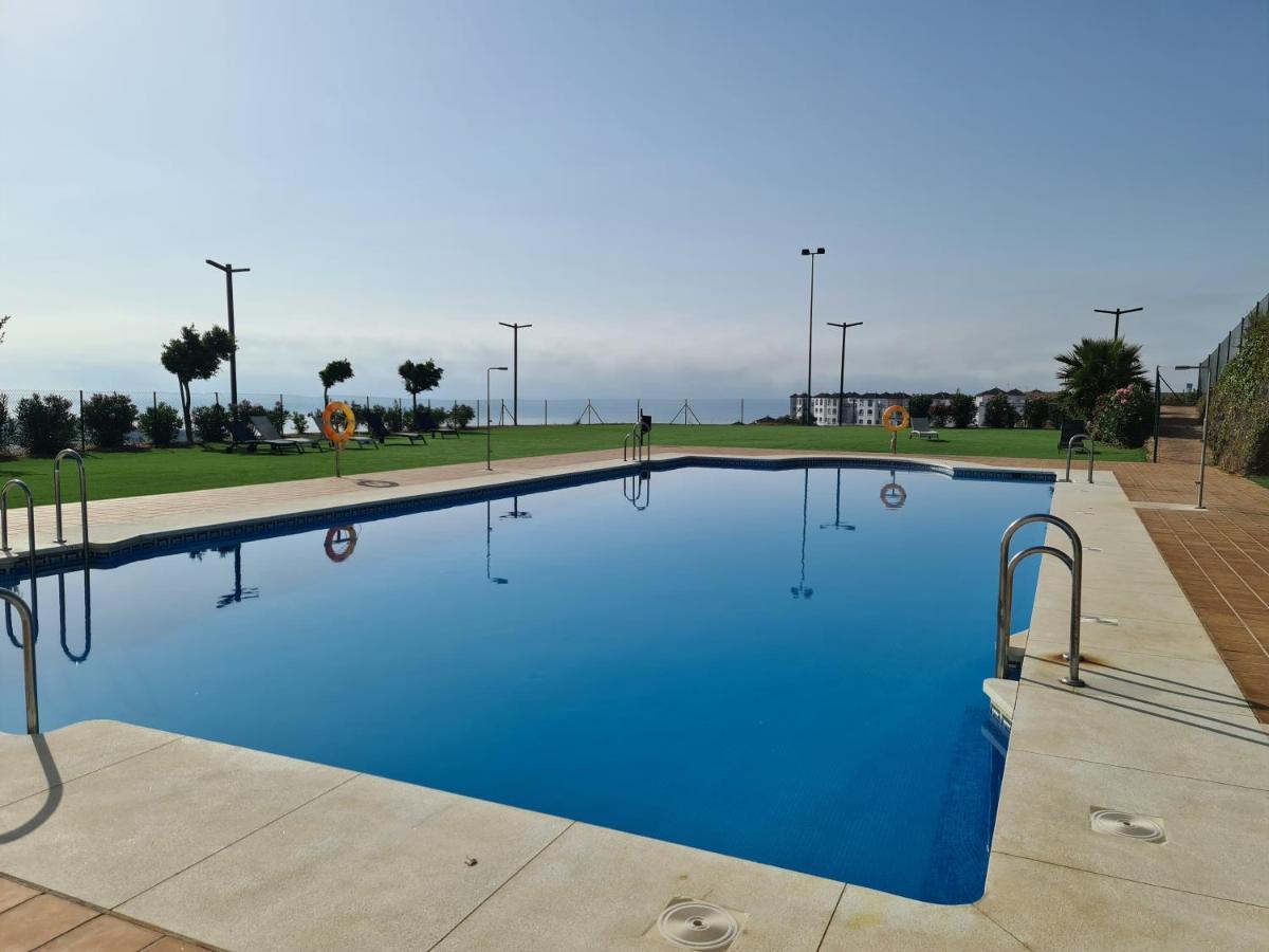 Seaside Serenity - Stylish Apartment With Spectacular Views Manilva Eksteriør billede
