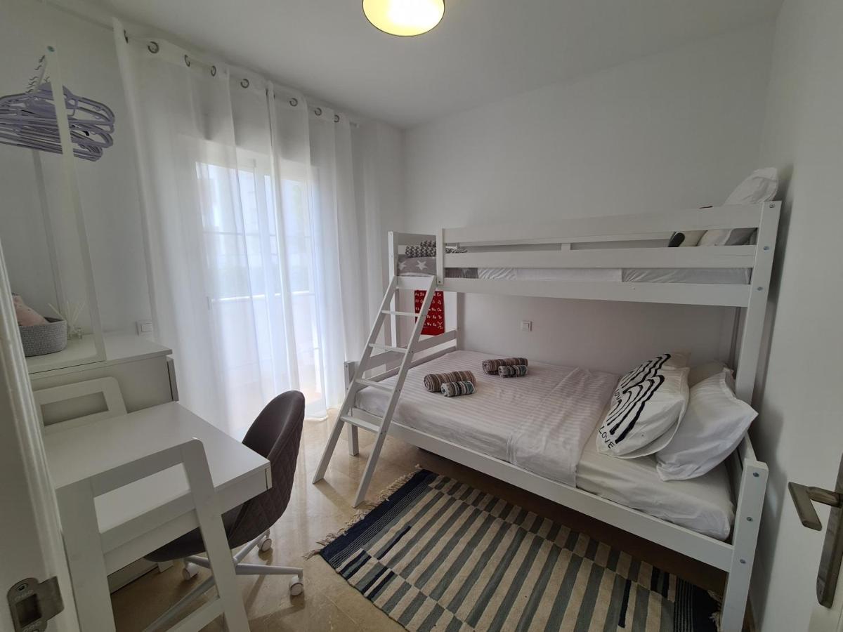 Seaside Serenity - Stylish Apartment With Spectacular Views Manilva Eksteriør billede