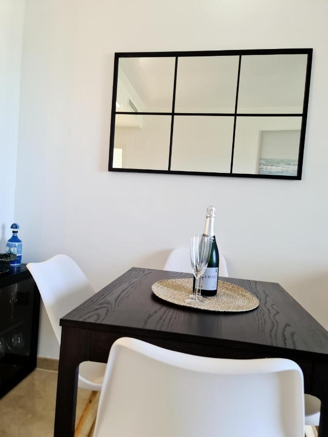Seaside Serenity - Stylish Apartment With Spectacular Views Manilva Eksteriør billede