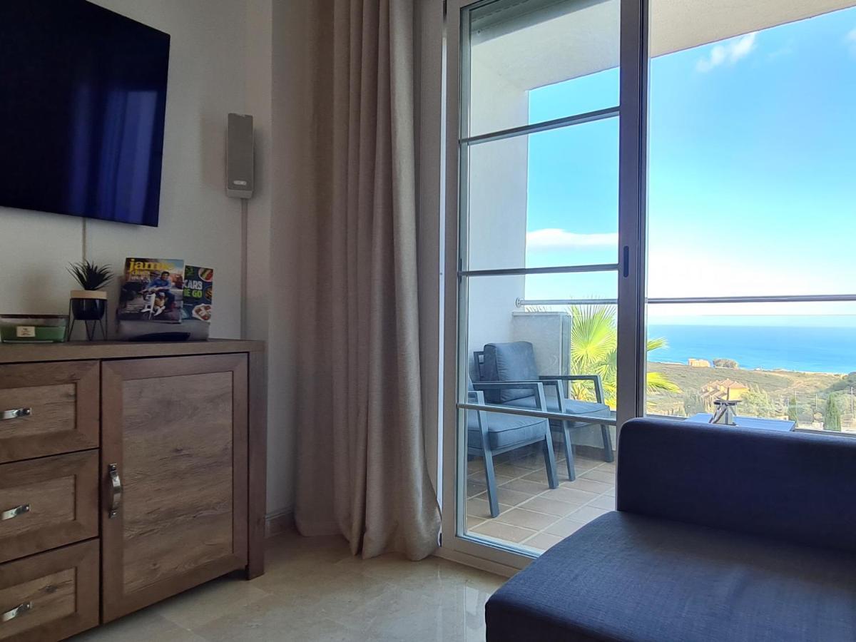 Seaside Serenity - Stylish Apartment With Spectacular Views Manilva Eksteriør billede