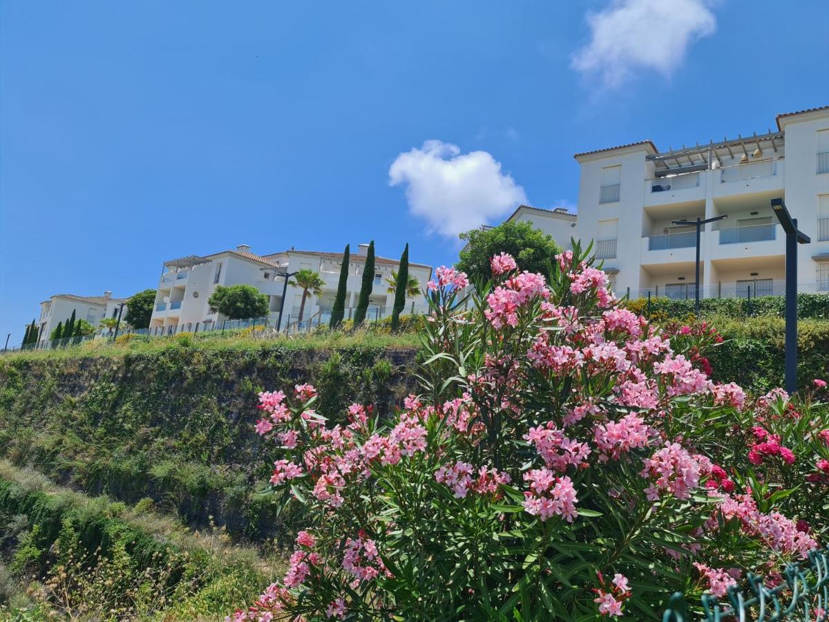 Seaside Serenity - Stylish Apartment With Spectacular Views Manilva Eksteriør billede
