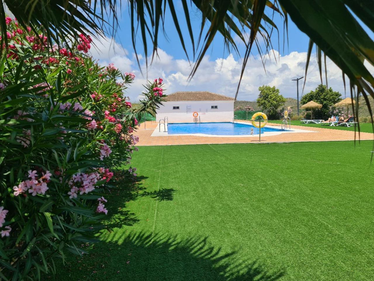 Seaside Serenity - Stylish Apartment With Spectacular Views Manilva Eksteriør billede