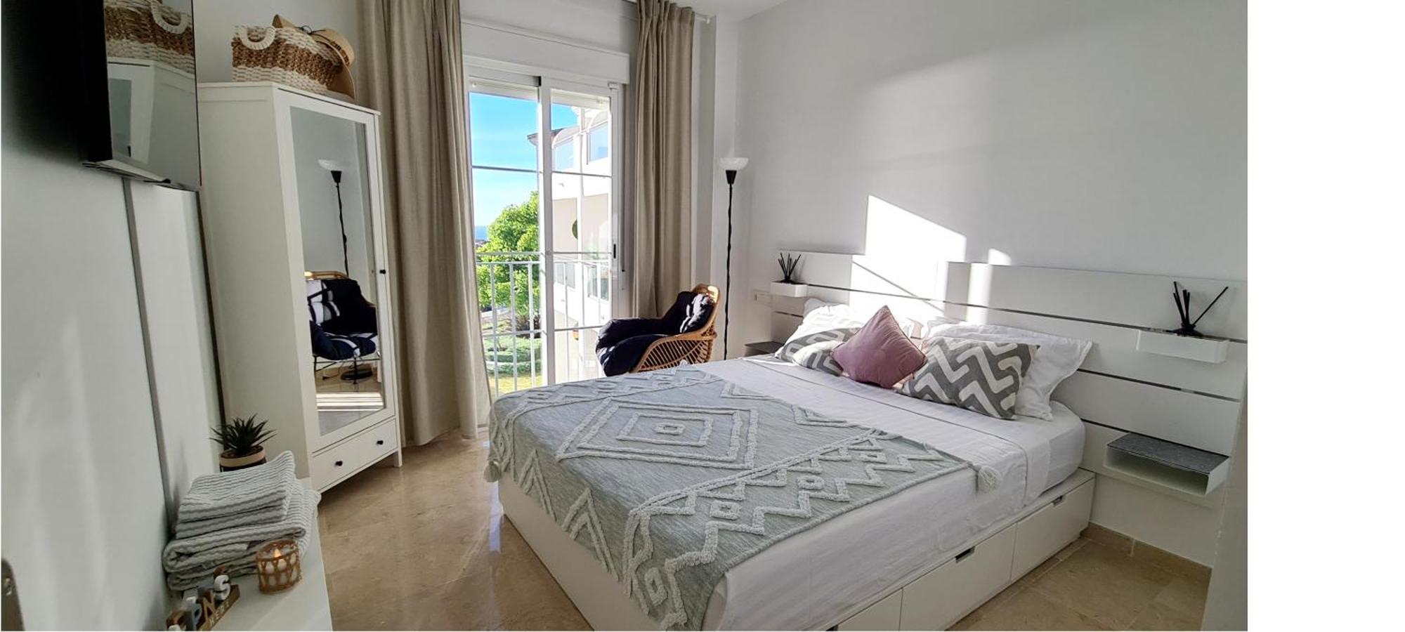 Seaside Serenity - Stylish Apartment With Spectacular Views Manilva Eksteriør billede