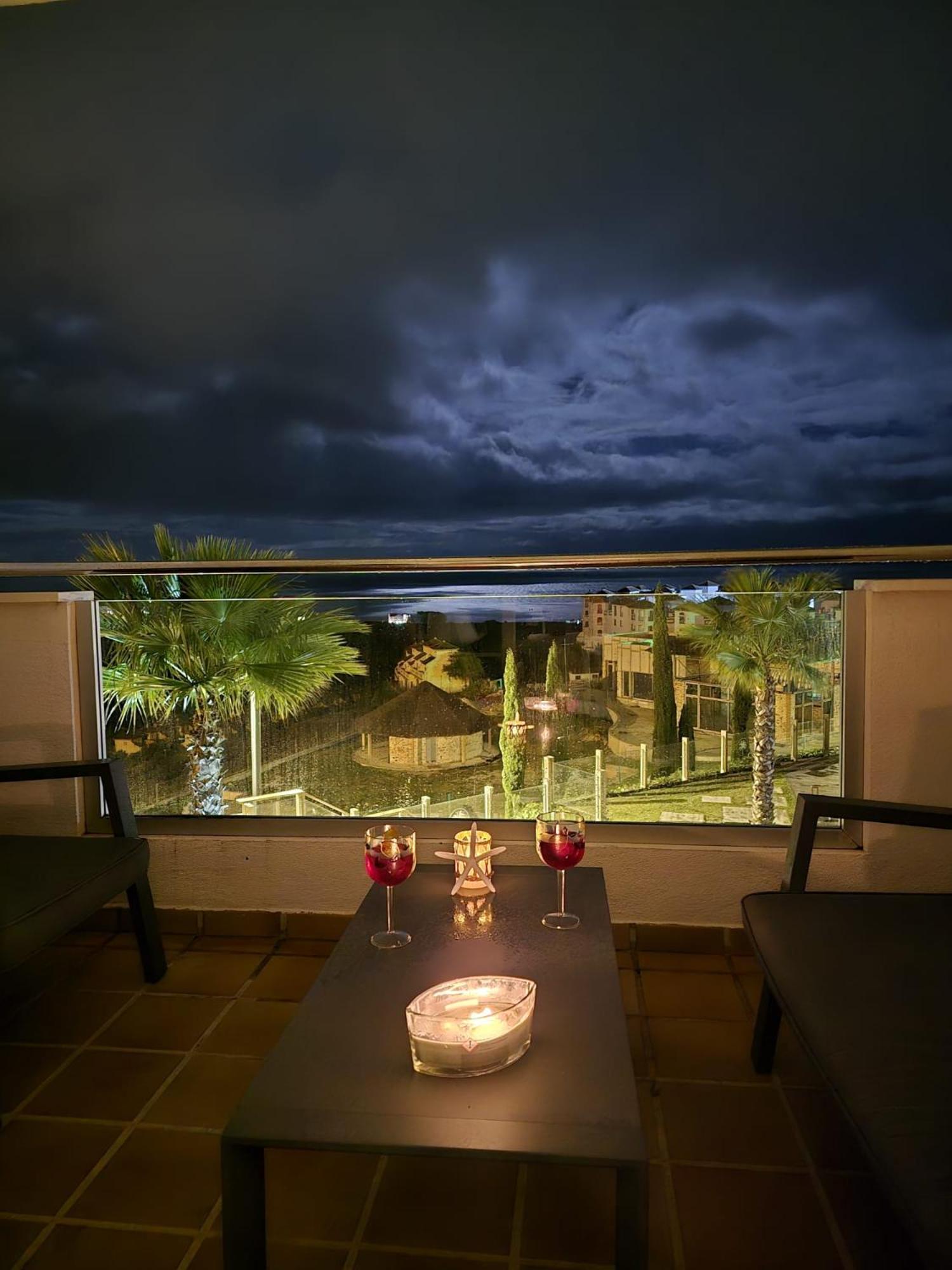 Seaside Serenity - Stylish Apartment With Spectacular Views Manilva Eksteriør billede
