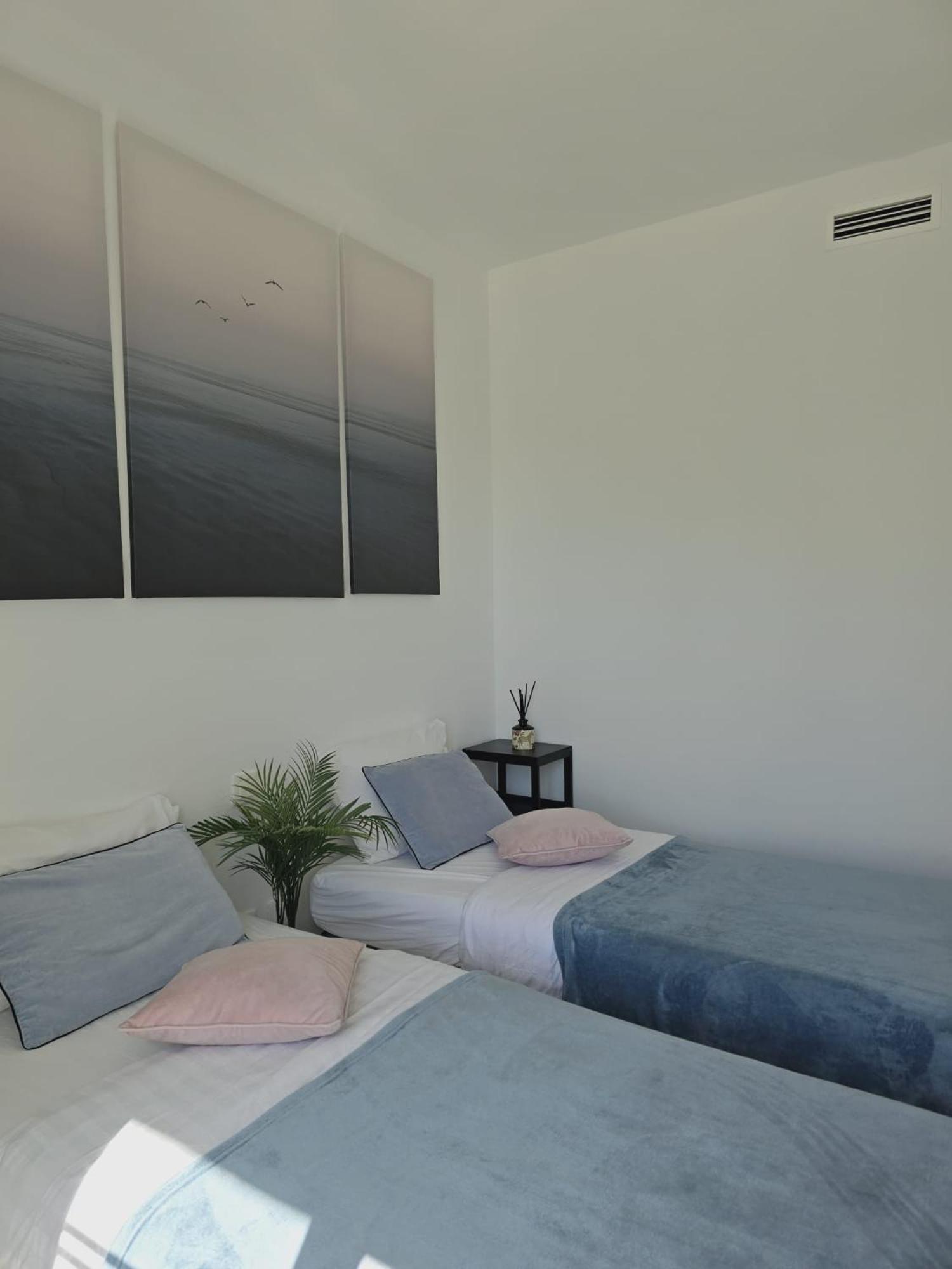 Seaside Serenity - Stylish Apartment With Spectacular Views Manilva Eksteriør billede